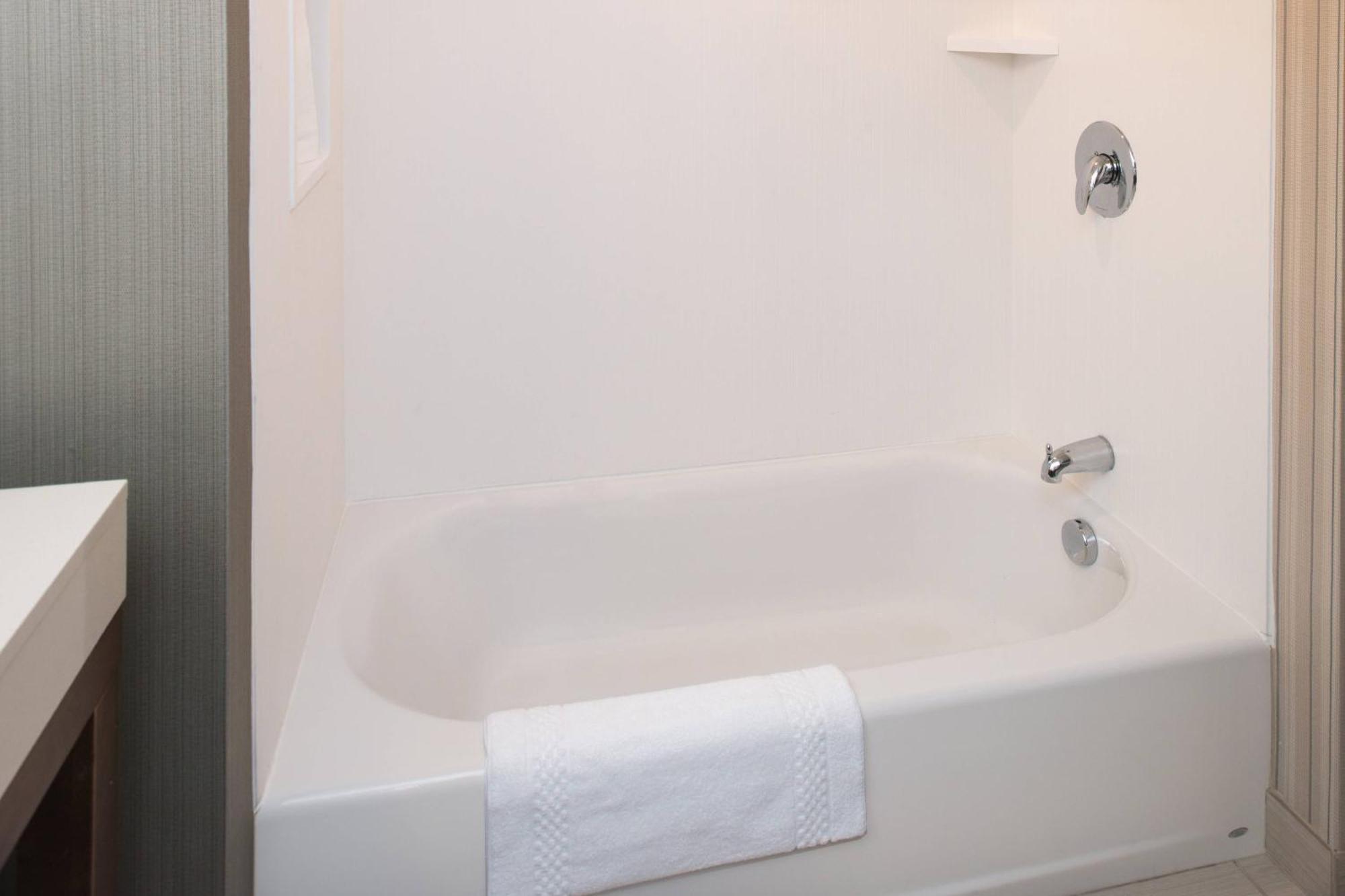 Hotel Courtyard By Marriott Detroit Farmington à Farmington Hills Extérieur photo